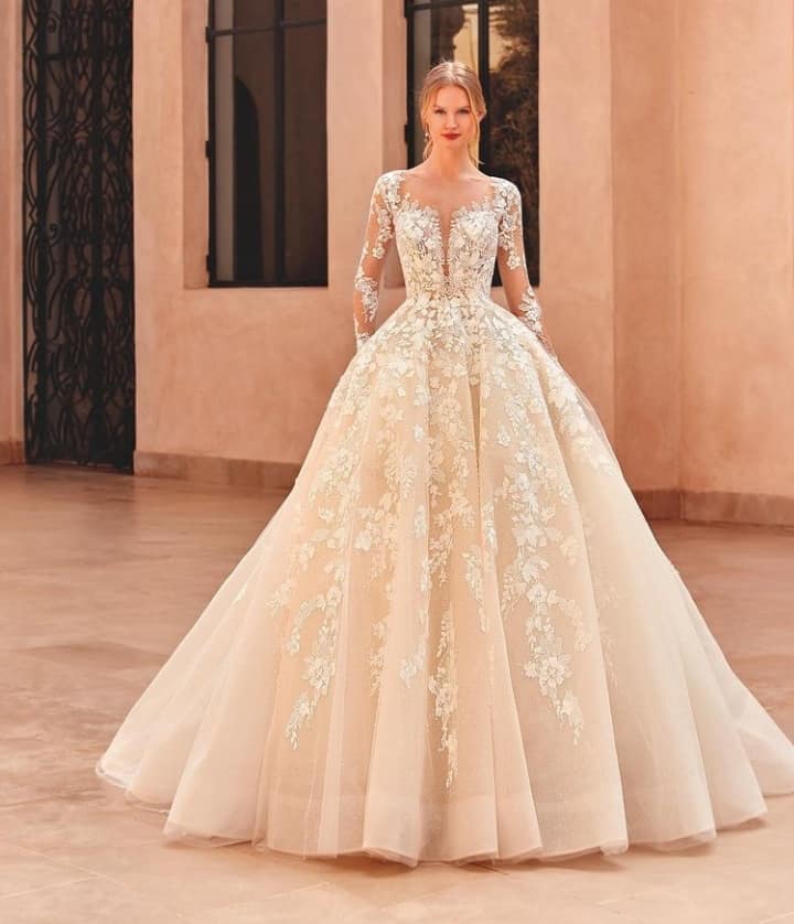 favoloso-abito-da-sposa-principessa-ricamato-con-strascico-250cm-vsv